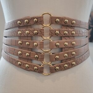 FREE💥 WITH 3/$30 BUNDLE💥 Brown Studded Waist Belt